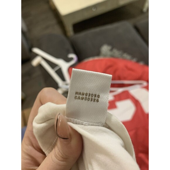 Cutter and Buck   Women’s Beige Turtleneck Sleeveless Blouse. Size Large.  B37 - Picture 5 of 6